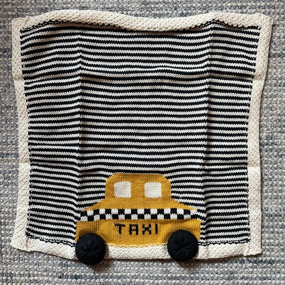 Estella NYC gift set: taxi blanket, pretzel and hot dog toys - Picture 2 of 11